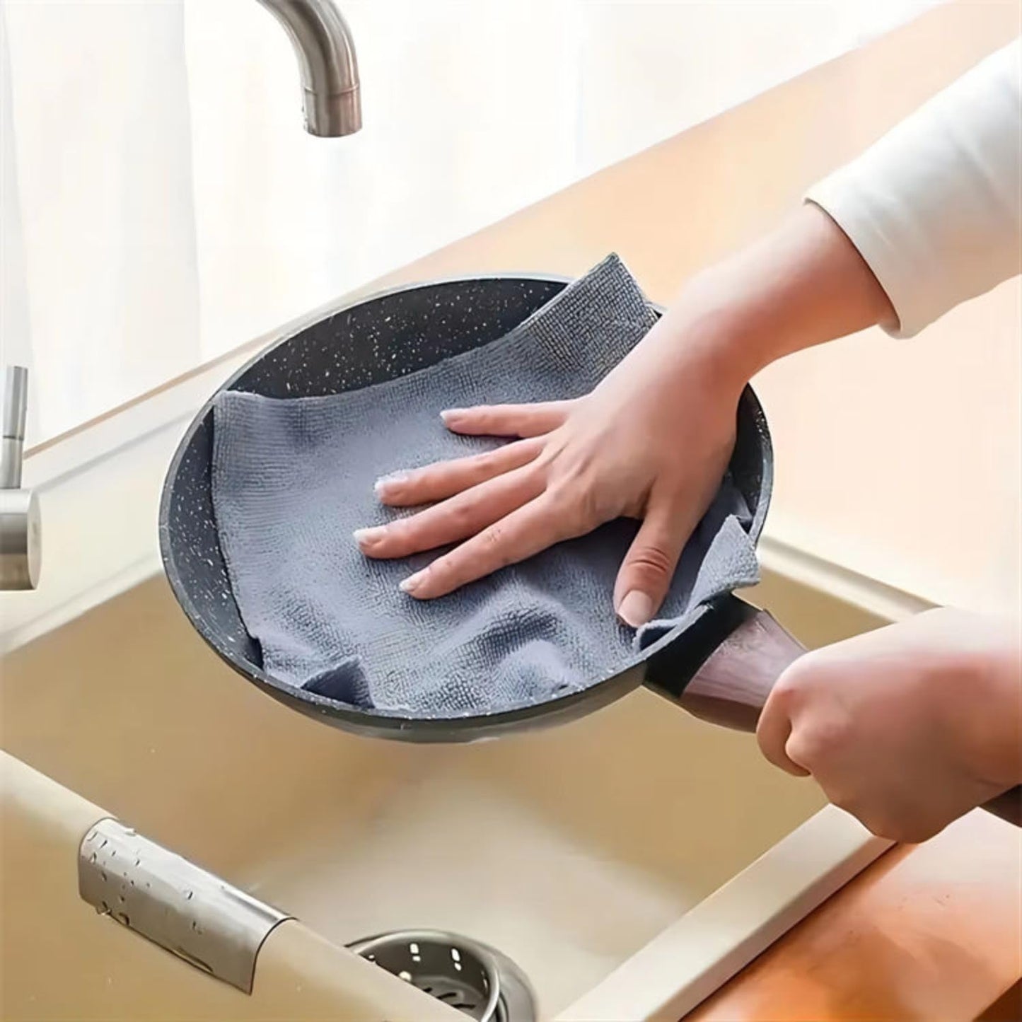 WipeWise™ Magic Cleaning Cloth Roll (25 Pcs)